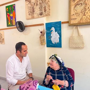 Yaşlılarımız geçmişimizin tecrübelerini bugünlere aktaran, milli kültür ve değerlerimizi yarınlara taşımamızı sağlayan toplumsal hayatımızın en kıymetli hazineleridir. Erdemli ve Silifke Huzurevlerindeki başımızın tacı yaşlılarımızı ziyaret ettik. - fotoğraf 1