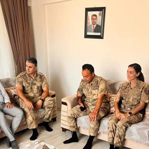 2016 yılında şehit edilen korucu Tarık AYDEMİR ve korucu İdris DEMİR’in kabirlerini, şehadetlerinin 8. sene-i devriyesinde ziyaret  - fotoğraf 3