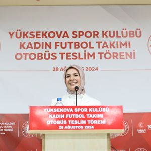 Bakanımız Göktaş Yüksekova Spor Kulübü Kadın Futbol Takımı Otobüs Teslim Töreni’ne Katıldı - fotoğraf 4