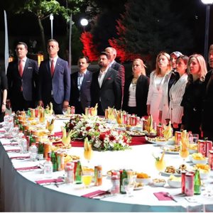 Bingöl Valisi Sayın Ahmet Hamdi USTA ve Eşi Şerife USTA Hanımefendilerin himayelerinde gerçekleştirilen 30 Ağustos Zafer Bayramı Resepsiyonuna İl Müdürümüz Abdulbari AKSOY da katılmıştır.  - fotoğraf 2