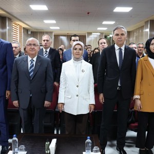 Bakanımız Göktaş Yüksekova Spor Kulübü Kadın Futbol Takımı Otobüs Teslim Töreni’ne Katıldı - fotoğraf 1
