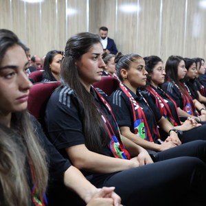 Bakanımız Göktaş Yüksekova Spor Kulübü Kadın Futbol Takımı Otobüs Teslim Töreni’ne Katıldı - fotoğraf 2