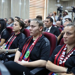 Bakanımız Göktaş Yüksekova Spor Kulübü Kadın Futbol Takımı Otobüs Teslim Töreni’ne Katıldı - fotoğraf 3