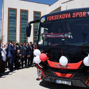 Bakanımız Göktaş Yüksekova Spor Kulübü Kadın Futbol Takımı Otobüs Teslim Töreni’ne Katıldı - fotoğraf 5