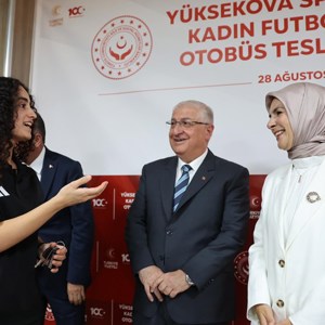 Bakanımız Göktaş Yüksekova Spor Kulübü Kadın Futbol Takımı Otobüs Teslim Töreni’ne Katıldı - fotoğraf 8