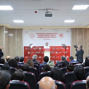 Bakanımız Göktaş Yüksekova Spor Kulübü Kadın Futbol Takımı Otobüs Teslim Töreni’ne Katıldı - fotoğraf 13