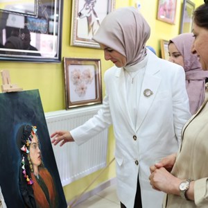 Bakanımız Mahinur Özdemir Göktaş Hakkari'de Aile Destek Merkezi'ni Ziyaret Etti - fotoğraf 3
