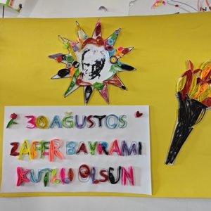 #AnamurSHM ve #OkulDestekProjesi çocuklarımız, Anamur İlçe Halk Kütüphanesinde 30 Ağustos Zafer Bayramı temalı quilling etkinliğinde bir araya geldiler.  - fotoğraf 1