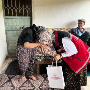 #ErdemliSHM, devletimizin bekâsı uğruna canını feda eden Aziz Şehitlerimizin bizlere emaneti kıymetli ailelerini ve kahraman Gazilerimizi ziyaret etti.         - fotoğraf 4
