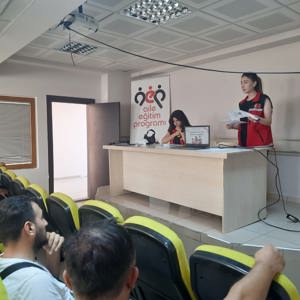 #TarsusSHM tarafından Tarsus İlçe Gençlik ve Spor Müdürlüğü personellerine #AileEğitimProgramı kapsamında "Aile Eğitim ve İletişimi, Evlilik ve Aile Hayatı" konularında eğitim verildi. - fotoğraf 1