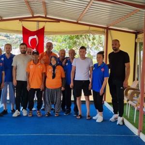 Türkiye Yetişkin Gençler Bocce Turnuvası eleme maçları tüm hızıyla devam ediyor. Erdemli ve Silifke Huzurevlerimiz ile Adana ve Isparta Huzurevleri arasında düzenlenen müsabakalar renkli görüntülere sahne oldu❤️ - fotoğraf 3