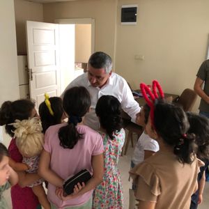 İl Müdürümüz Naci YILMAZ ve canımız çocuklarımız, #30AğustosZaferBayramı’nda bir araya gelerek hem zafer bayramlarını kutladılar hem de sohbet ederek keyifli vakit geçirdiler. - fotoğraf 2