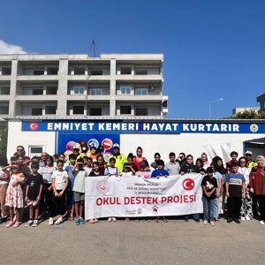 Sosyal Hizmet Merkezlerimiz Okul Destek Projesinden hizmet alan 50 çocuğumuza Karayolları Trafik Güvenliği Eylem Planı kapsamında,  trafikte görünür olmanın önemi anlatık. Çocuklarımızın güvenliği için çalışmaya devam ediyoruz. - fotoğraf 2