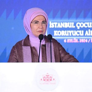 Emine Erdoğan Hanımefendi ve Bakanımız Mahinur Özdemir Göktaş Koruyucu Aileler ile Şenlikte Buluştu. - fotoğraf 1