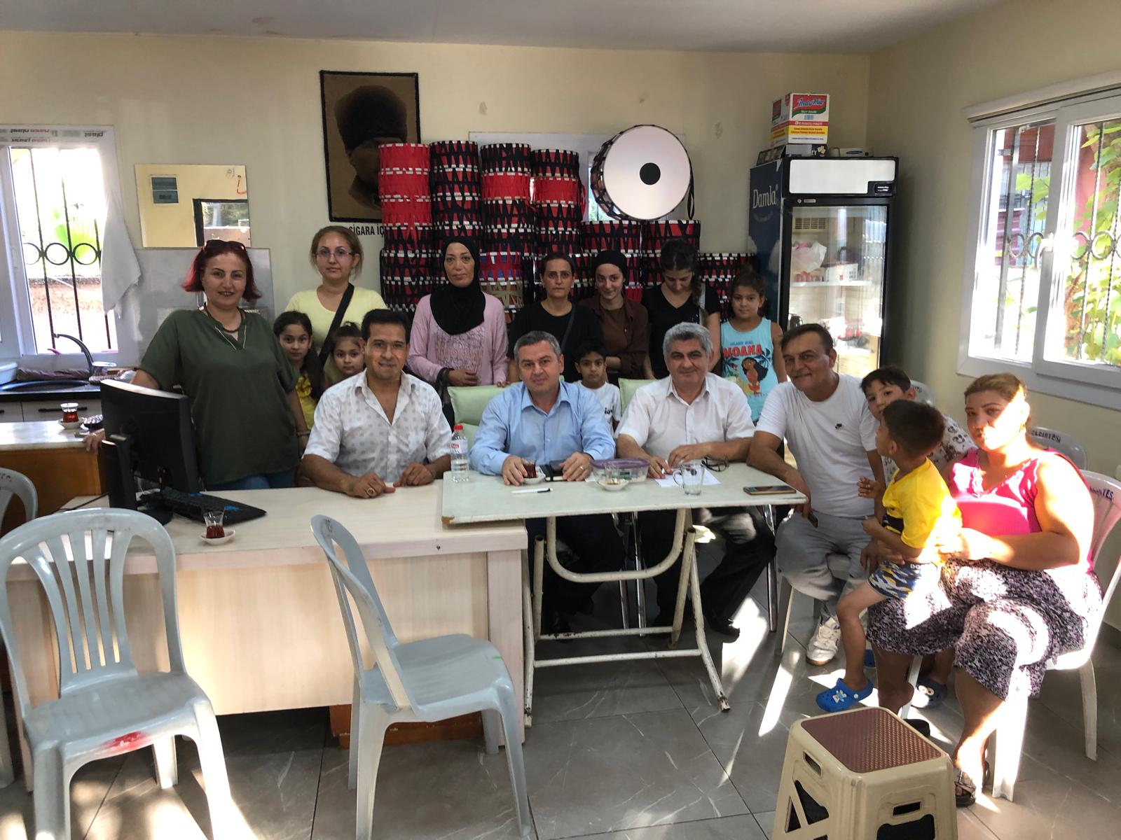 İl Müdürümüz Naci YILMAZ, Mersin Romanlar ve Müzisyenler Derneği'nde Roman kökenli vatandaşlarımızla bir araya gelerek vatandaşlarımızın sorunlarını dinledi ve çözüm yollarına yönelik değerlendirmelerde bulundu.