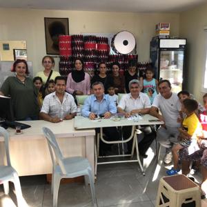 İl Müdürümüz Naci YILMAZ, Mersin Romanlar ve Müzisyenler Derneği'nde Roman kökenli vatandaşlarımızla bir araya gelerek vatandaşlarımızın sorunlarını dinledi ve çözüm yollarına yönelik değerlendirmelerde bulundu. - fotoğraf 1