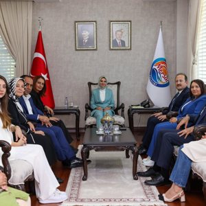 Aile ve Sosyal Hizmetler Bakanımız Sayın Mahinur Özdemir Göktaş, Mersin Valiliğimizi ziyaret etti. - fotoğraf 2