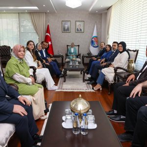 Aile ve Sosyal Hizmetler Bakanımız Sayın Mahinur Özdemir Göktaş, Mersin Valiliğimizi ziyaret etti. - fotoğraf 3