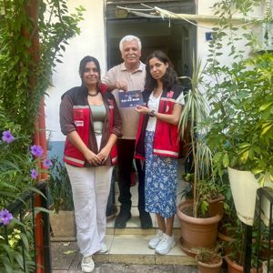 #YenişehirSHM Kadın Hizmetleri Birimi tarafından Çiftlikköy, Akkent, Menteş ve Cumhuriyet Mh.muhtarlıklarına vatandaşlara yönelik 6284 ve 5395 sayılı kanunlar hakkında rehberlik yapılarak “#KADES“ ve “Kadına El Kalkamaz” konulu broşür dağıtımı gerçekleştirildi. - fotoğraf 2