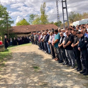 Kıbrıs Gazimiz Abdullah Yılmazoğlu Askeri Törenle Ebediyete Uğurlandı - fotoğraf 2