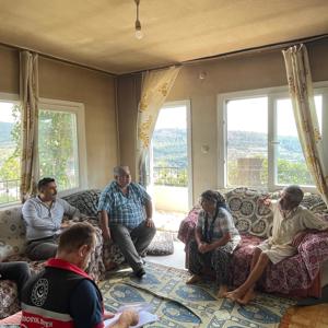 #MezitliSHM ekiplerimiz, Çevlik, Pelitkoyağı ile Takanlı Köylerimize giderek Evde Bakım Hizmeti, Sosyal Ekonomik Destek Hizmeti ve diğer hizmetlerimizden yararlanan vatandaşlarımızı yerinde denetim ve inceleme yaptı. - fotoğraf 4