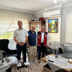 İl Müdürümüz Naci YILMAZ, 1991 yılında Mersin/Akdeniz'de görevini icra ederken çıkan çatışma sonucu gazi olan Kahraman Polisimiz Hasan ÇINAROĞLU'nu ziyaret ederek #GazilerGünü'nü kutladı. - fotoğraf 1
