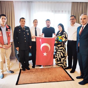 19 Eylül #GazilerGünü kapsamında #TarsusSHM, Tarsus Kaymakamı Mehmet Ali AKYÜZ ile birlikte Kıbrıs Gazisi İbrahim AKBALİK ve Gazi Piyade Uzman Çavuş Süleyman DEVREKOĞLU'nu ziyaret ederek, Gaziler günlerini kutladı. - fotoğraf 1