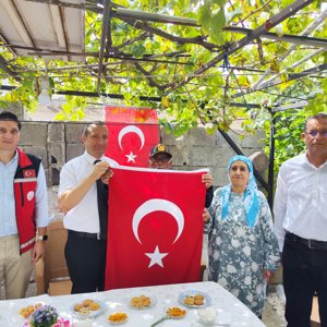 19 Eylül #GazilerGünü kapsamında #TarsusSHM, Tarsus Kaymakamı Mehmet Ali AKYÜZ ile birlikte Kıbrıs Gazisi İbrahim AKBALİK ve Gazi Piyade Uzman Çavuş Süleyman DEVREKOĞLU'nu ziyaret ederek, Gaziler günlerini kutladı. - fotoğraf 2