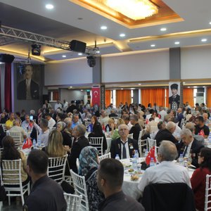 Valiliğimizin ev sahipliğinde, Gazilerimiz ve Şehit ailelerimiz onuruna yemek programı düzenlendi. - fotoğraf 4