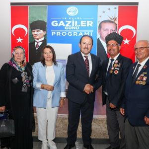 Valiliğimizin ev sahipliğinde, Gazilerimiz ve Şehit ailelerimiz onuruna yemek programı düzenlendi. - fotoğraf 2