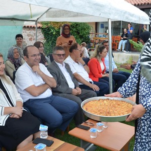 İl Müdürümüz Sayın Çiğdem AÇIKYILDIZ KAZEL, Keskin Sosyal Dayanışma Merkezi tarafından düzenlenen yemek yarışmasına katıldı. - fotoğraf 1