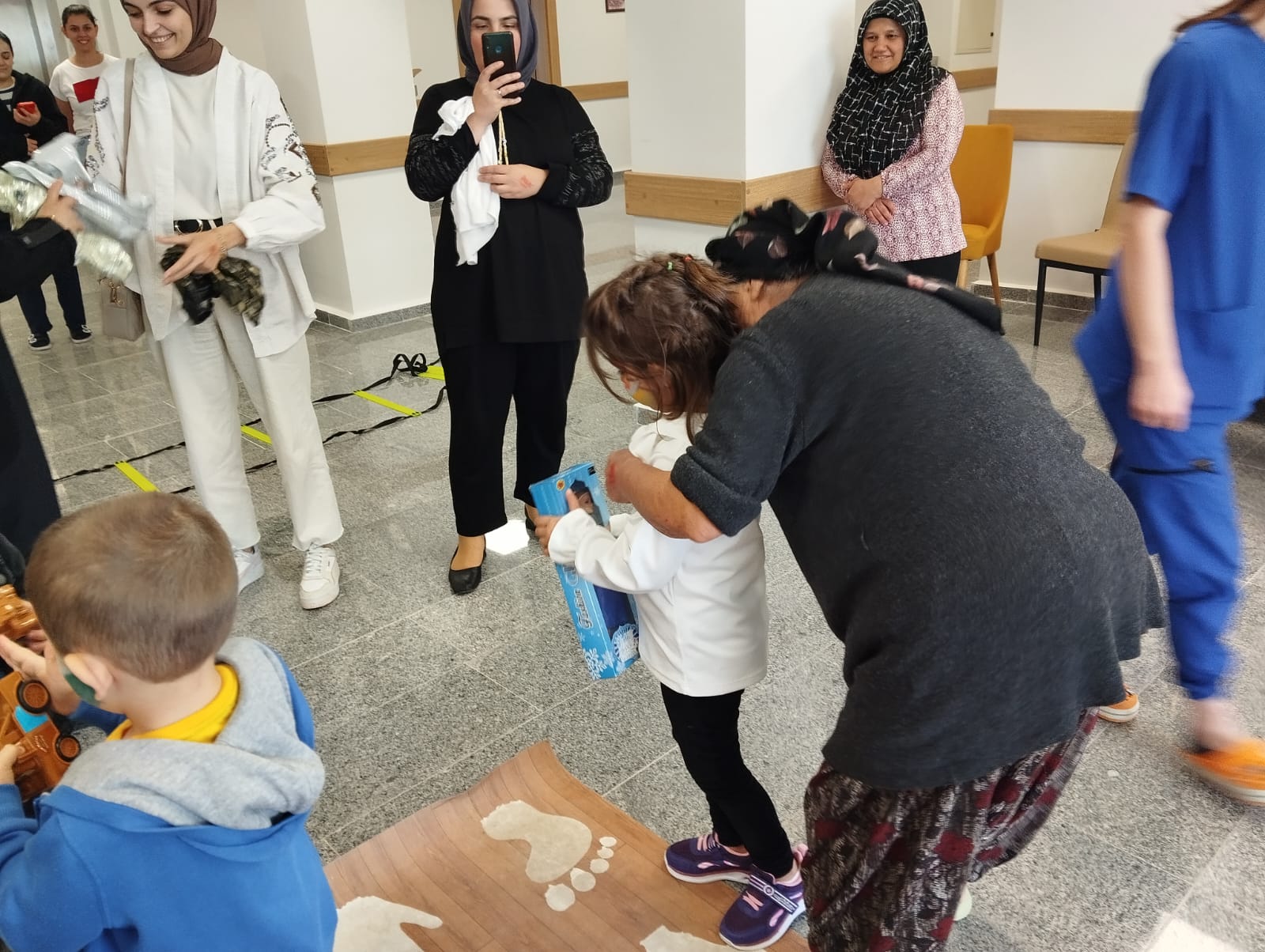 NESİLLER BULUŞUYOR TORUNUM OLUR MUSUN?