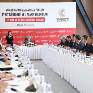 Bakan Göktaş Roman Vatandaşlara Yönelik Strateji Belgesi ve 1. Aşama Eylem Planı İzleme ve Değerlendirme Kurulu Toplantısı’na Katıldı. - fotoğraf 3
