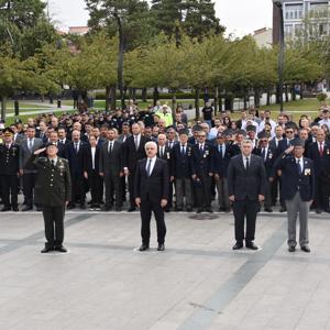 Kahramanlarımızla Birlikte Türkiye Yüzyılı'nda Emin Adımlarla Yürüyoruz - fotoğraf 2