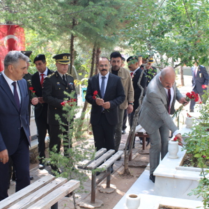 19 Eylül Gaziler  Günü'nde  Aziz Şehitlerimiz ve ebediyete intikal eden Gazilerimiz mezarları başında anıldı. - fotoğraf 5