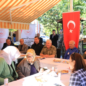 3. Ordu Komutanı Korgeneral Veli Tarakçı ve Beraberindeki Subay, Astsubay ve Erbaşlar Kıymetli Büyüklerimizi Ziyaret Ederek Her Biri ile Ayrı Ayrı Sohbet Gerçekleştirdi. - fotoğraf 3