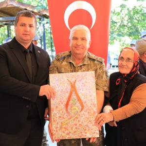 3. Ordu Komutanı Korgeneral Veli Tarakçı ve Beraberindeki Subay, Astsubay ve Erbaşlar Kıymetli Büyüklerimizi Ziyaret Ederek Her Biri ile Ayrı Ayrı Sohbet Gerçekleştirdi. - fotoğraf 2