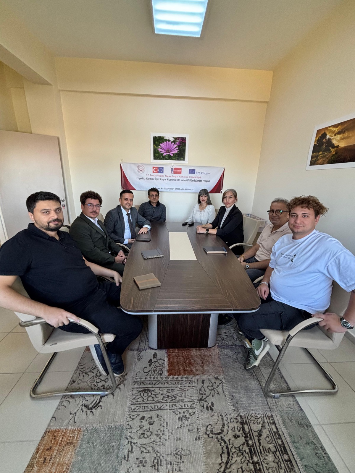 Denizli Aile ve Sosyal Hizmetler İl Müdürlüğü, Uluslararası Programlar Sonrası Değerlendirme Toplantısını Engelsiz Yaşam Bakım ve Rehabilitasyon Merkezi Müdürlüğünde Gerçekleştirdi