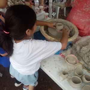 Canımız çocuklarımız hafta sonunda edebiyat ve sanat kampına katılarak sokak oyunları, çamurdan seramik çalışmaları ve doğa yürüyüşü yapıp eğlenceli bir gün geçirdiler.🥰 - fotoğraf 3