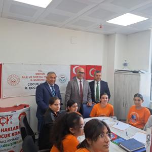 Bakanlığımız Çocuk Hakları Daire Başkanı İbrahim Kürşat ERGUT ve İl Müdürümüz Naci YILMAZ, İl Çocuk Hakları koordinatörlüğümüzü ziyaret ederek hem çocuklarımızla bir araya geldiler hem de çalışmalar hakkında bilgi aldılar. - fotoğraf 3