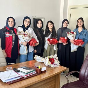 Çocuklarımızın nazik ziyaretleri ve Müdürlerimizin nazik kabulleri için teşekkür ederiz. Çocuklarımız mutlu ise bizde mutluyuz  - fotoğraf 1