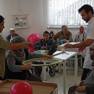 Tosya Kaymakamı Uğur Ünsal'dan Tosya Huzurevimize Dünya Yaşlılar Günü Ziyareti - fotoğraf 2