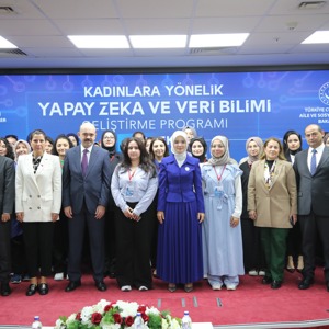 Aile ve Sosyal Hizmetler Bakanımız Göktaş, Kadınlara Yönelik Yapay Zeka ve Veri Bilimi Geliştirme Programı'nda konuştu - fotoğraf 3
