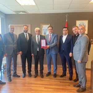 Emekli Olan Personelimize Plaket Takdim Edildi. - fotoğraf 1