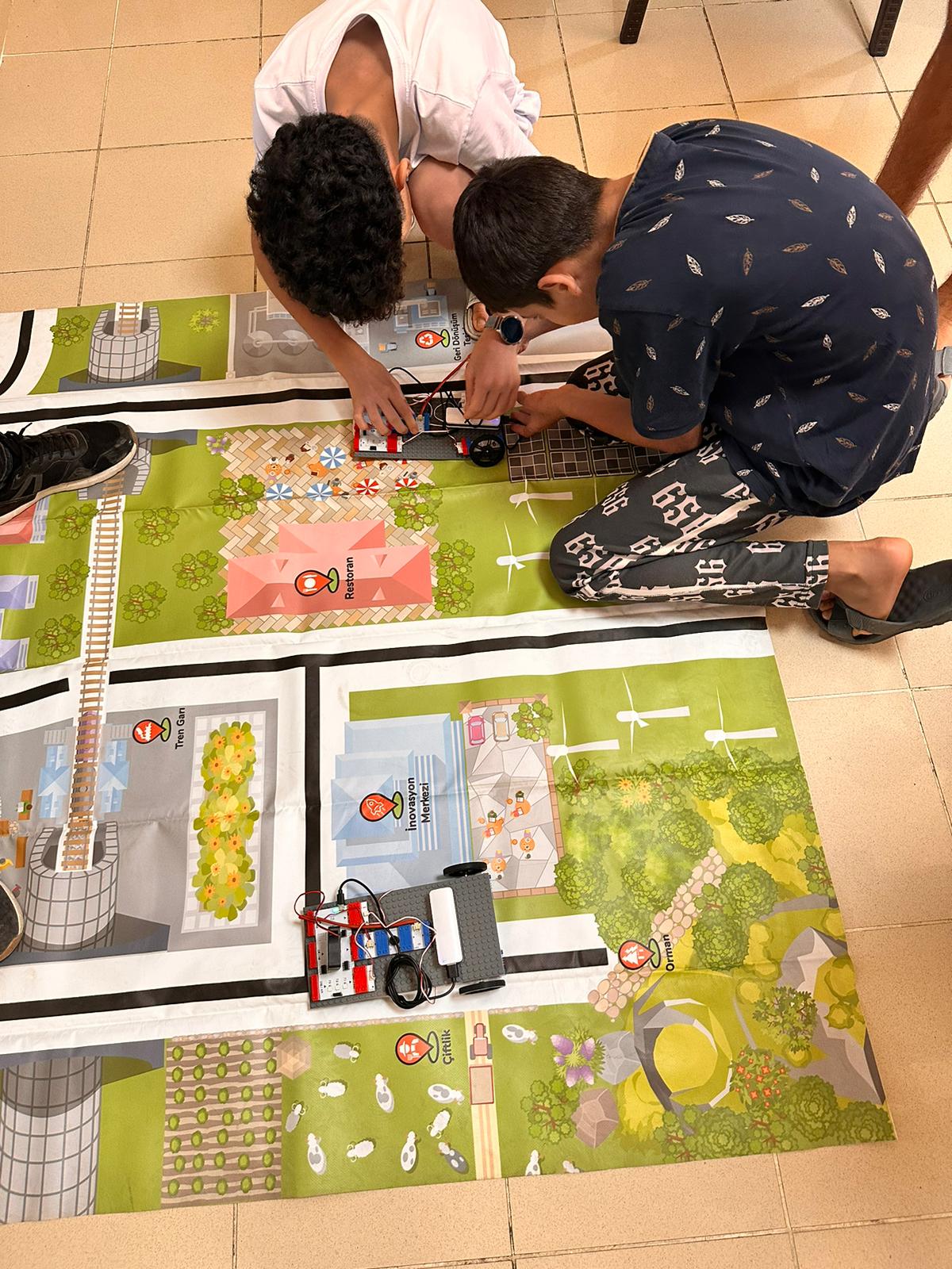 Bakanlığımız ve Hayal Ortakları Derneği arasında imzalanan protokol kapsamında korunma ve bakım altında bulunan 10-14 yaş grubu çocuklarımız ile bilim atölyeleri etkinliği faaliyetleri gerçekleştirildi.