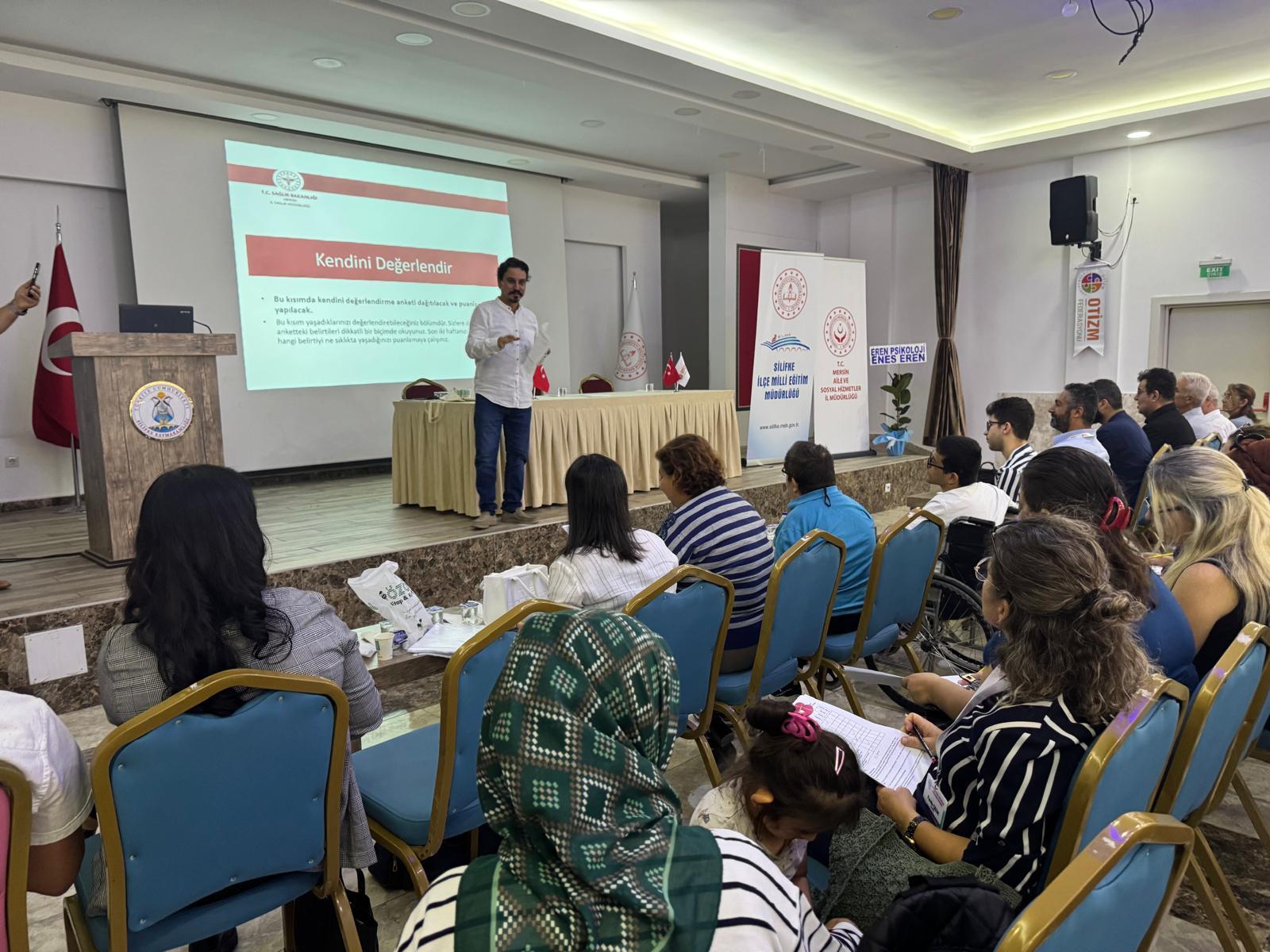 II. Ulusal Otizm Eylem Planı kapsamında İl Müdürlüğümüz koordinasyonunda Silifke İlçe MEM, Mersin İl Sağlık Müd. ve Otizm Fedarasyonu işbirliğinde İlimiz ve ilçelerimizde planlanan Aile Eğitim Seminerinin ilki #Silifke ilçemizde gerçekleştirildi.