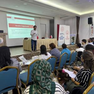 II. Ulusal Otizm Eylem Planı kapsamında İl Müdürlüğümüz koordinasyonunda Silifke İlçe MEM, Mersin İl Sağlık Müd. ve Otizm Fedarasyonu işbirliğinde İlimiz ve ilçelerimizde planlanan Aile Eğitim Seminerinin ilki #Silifke ilçemizde gerçekleştirildi. - fotoğraf 1