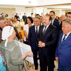 Valimiz Sn. Ali Hamza PEHLİVAN, İl Müdürümüz, İl Protokolü, çocuklarımız,yaşlılarımız ve akademisyenlerin katılımıyla ''60+ Yaş Tazelenme Üniversitesi Mersin Üniversitesi Kampüsü Açılış Töreni ile #DünyaYaşlılarGünü'' etkinliğinde bir araya geldik. - fotoğraf 2