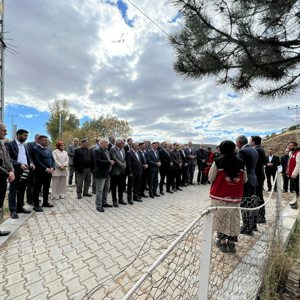 İlimiz Solhan ilçesi Hazarşah Köyünde 20 Ekim 1992'de PKK'lı teröristlerin midibüsten indirerek katlettiği 19 vatandaşımız şehadet yıldönümlerinde yad edildi. - fotoğraf 1