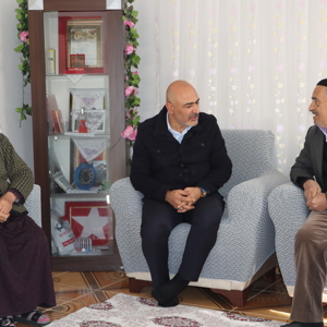 Şehidimiz Özkan DUMLU ‘nun kıymetli annesi ve babası İl Müdürümüz Abdulbari AKSOY tarafından ziyaret edilmiştir. - fotoğraf 6